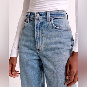 Abercrombie & Fitch 90s Straight Ultra High Rise Jeans Light Destroy Wash 28